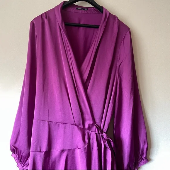 Nasty Gal Steal Spotlight BarbieCore Pink Satin Wrap Dress wedding guest plus 24 - Picture 12 of 14